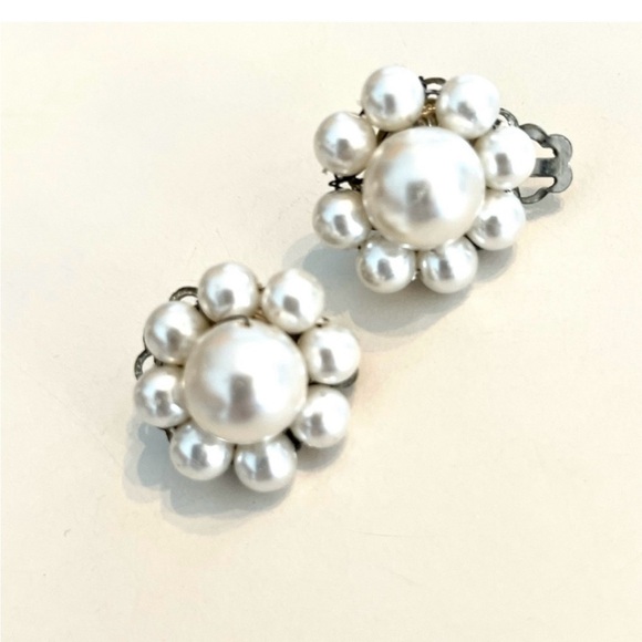 Vintage 50s Faux Pearl Clip-On Earrings - Picture 3 of 8